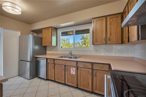 3236 Cedar Hill Rd, Saanich, BC 