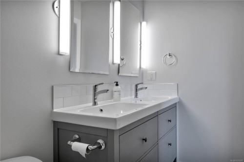 3236 Cedar Hill Rd, Saanich, BC 