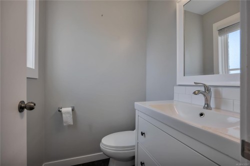 3236 Cedar Hill Rd, Saanich, BC 