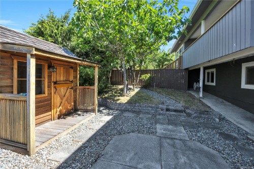 3236 Cedar Hill Rd, Saanich, BC 