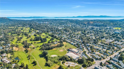 3236 Cedar Hill Rd, Saanich, BC 