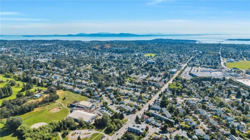 3236 Cedar Hill Rd, Saanich, BC 