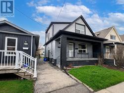 305 WEIR STREET N  Hamilton, ON L8H 5G4