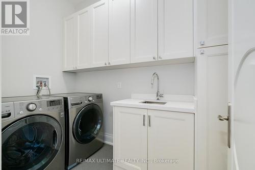 2 Poplar Drive, Richmond Hill, ON 