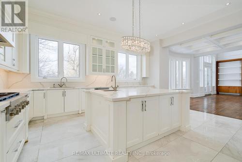 2 Poplar Drive, Richmond Hill, ON 