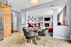 Bright and suuny breakfast room. - 