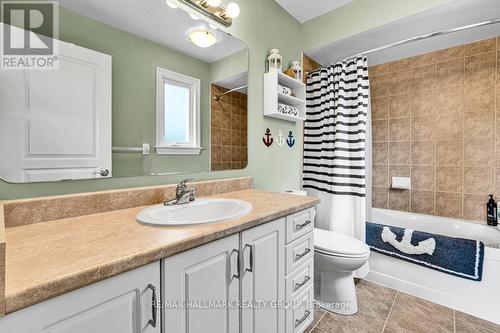 Jack and Jill bathroom. - 151 Charlie'S Lane, Ottawa, ON 