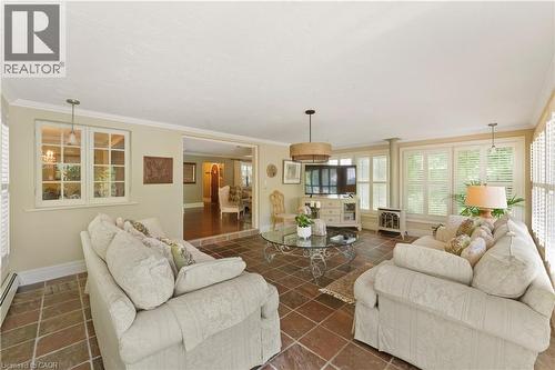 3040 First Street, Burlington, ON - Indoor Photo Showing Living Room