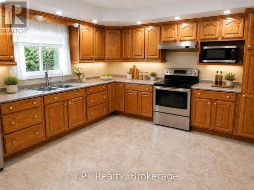 Beautiful Oak Kitchen With SS Appliances - 10 Vicari Road, Brighton, ON 