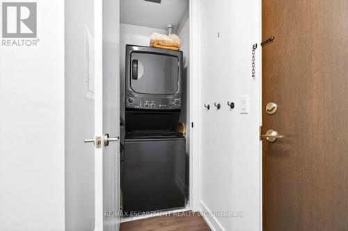 ensuite laundry - 806 - 399 Adelaide Street W, Toronto, ON 