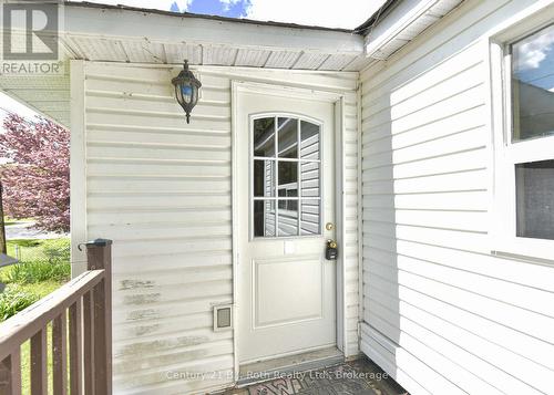 Covered Front Entrance - 3427 Coronation Avenue, Severn (West Shore), ON 