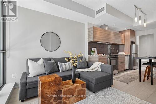 404 - 8 Charlotte Street, Toronto, ON - Indoor