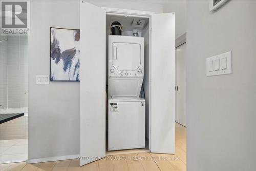 404 - 8 Charlotte Street, Toronto, ON - Indoor Photo Showing Laundry Room