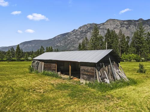 630 Canyon Lister Road, Canyon, BC 