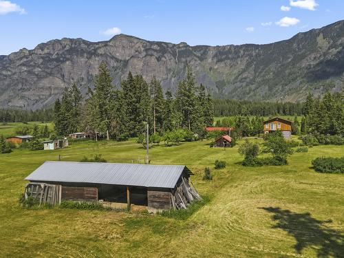 630 Canyon Lister Road, Canyon, BC 