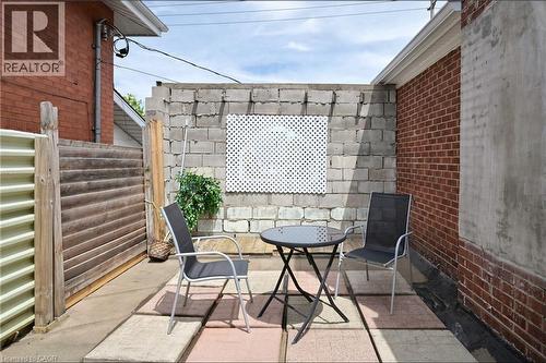 Private patio area featuring concrete paver flooring - 287 Courtland Avenue E, Kitchener, ON 