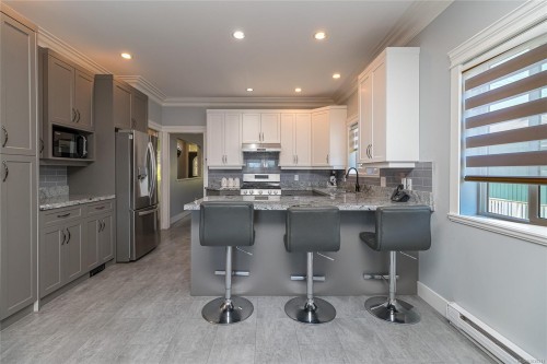 555 Leaside Ave, Saanich, BC 