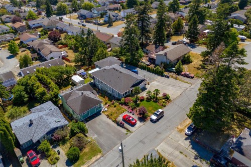555 Leaside Ave, Saanich, BC 