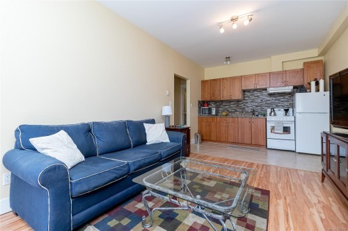 555 Leaside Ave, Saanich, BC 