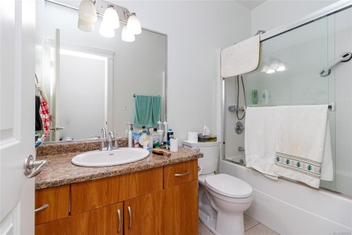 555 Leaside Ave, Saanich, BC 