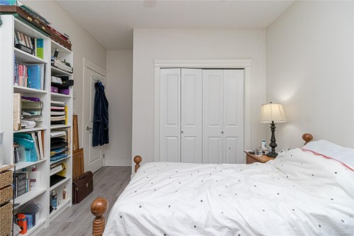 555 Leaside Ave, Saanich, BC 