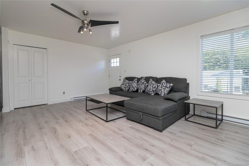 555 Leaside Ave, Saanich, BC 