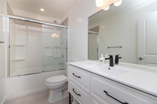 555 Leaside Ave, Saanich, BC 