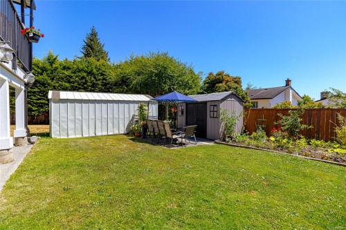 555 Leaside Ave, Saanich, BC 