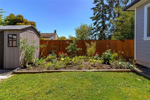 555 Leaside Ave, Saanich, BC 