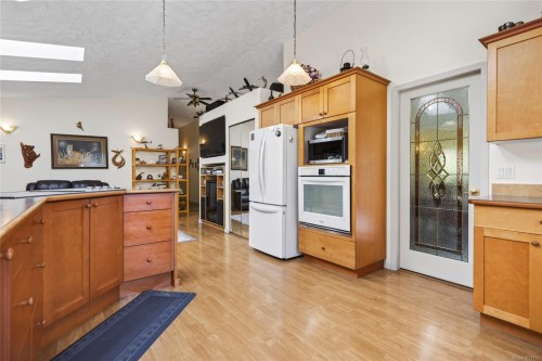 657 Sierra Pines Rd, Comox, BC 