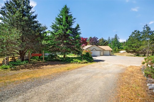 657 Sierra Pines Rd, Comox, BC 