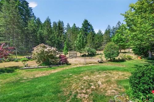 657 Sierra Pines Rd, Comox, BC 