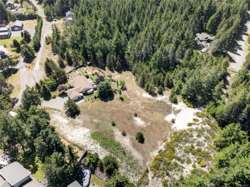 657 Sierra Pines Rd, Comox, BC 