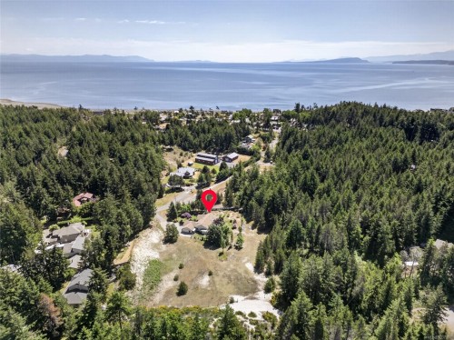 657 Sierra Pines Rd, Comox, BC 