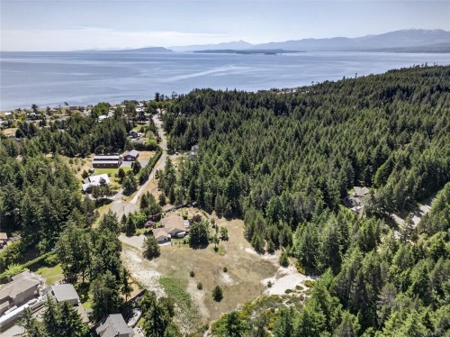 657 Sierra Pines Rd, Comox, BC 
