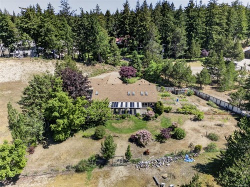 657 Sierra Pines Rd, Comox, BC 