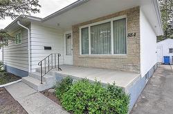 884 Airlies ST  Winnipeg, MB R2V 2Z7