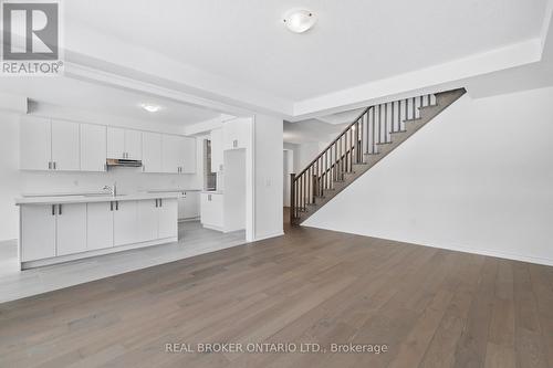 8 Daisy Street, Springwater, ON 