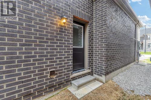 8 Daisy Street, Springwater, ON 