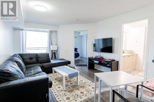 8A - 310 Central Park Drive, Ottawa, ON - Indoor Photo Showing Living Room
