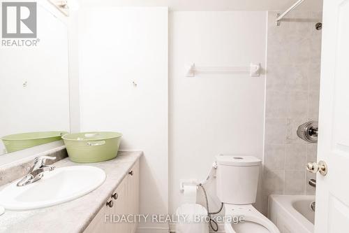 8A - 310 Central Park Drive, Ottawa, ON - Indoor Photo Showing Bathroom