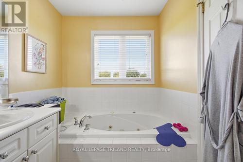 127 - 600 Hyde Park Road, London North (North O), ON - Indoor Photo Showing Bathroom