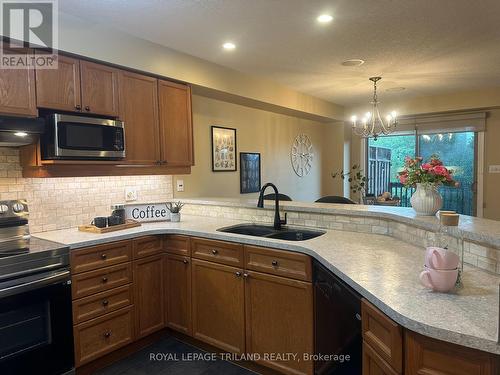 127 - 600 Hyde Park Road, London North (North O), ON - Indoor Photo Showing Kitchen With Double Sink