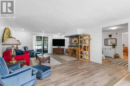 100 O'Reilly Lane, Kawartha Lakes, ON - Indoor Photo Showing Living Room