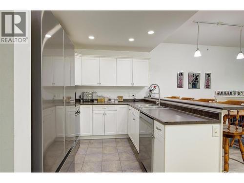 345 Mills Road Unit# 305, Kelowna, BC - Indoor Photo Showing Kitchen