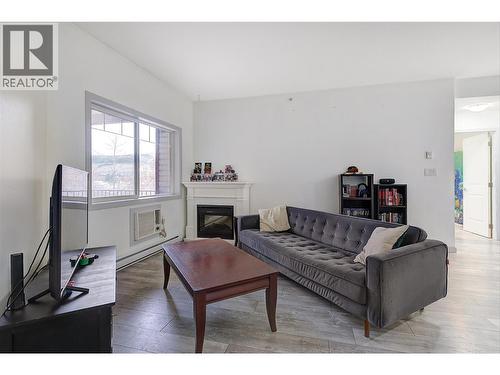 345 Mills Road Unit# 305, Kelowna, BC - Indoor Photo Showing Living Room With Fireplace