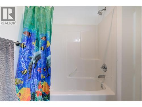 345 Mills Road Unit# 305, Kelowna, BC - Indoor Photo Showing Bathroom