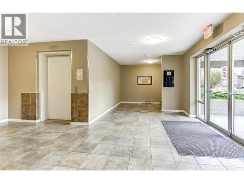 Lobby - 345 Mills Road Unit# 305, Kelowna, BC - Indoor Photo Showing Other Room