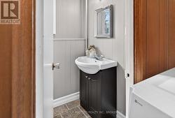 Powder Room off Laundry - 