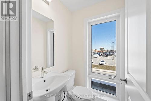 15 - 10 Liben Way E, Toronto, ON - Indoor Photo Showing Bathroom